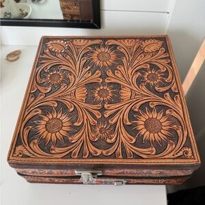 Leather jewelry box